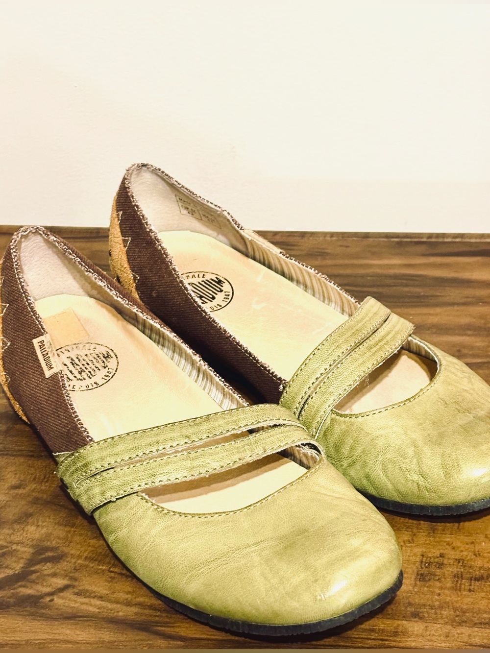 PALLADIUM Size 11 Artisan Sage & Tawny Flats Leather Mary Jane Slip
On Shoe